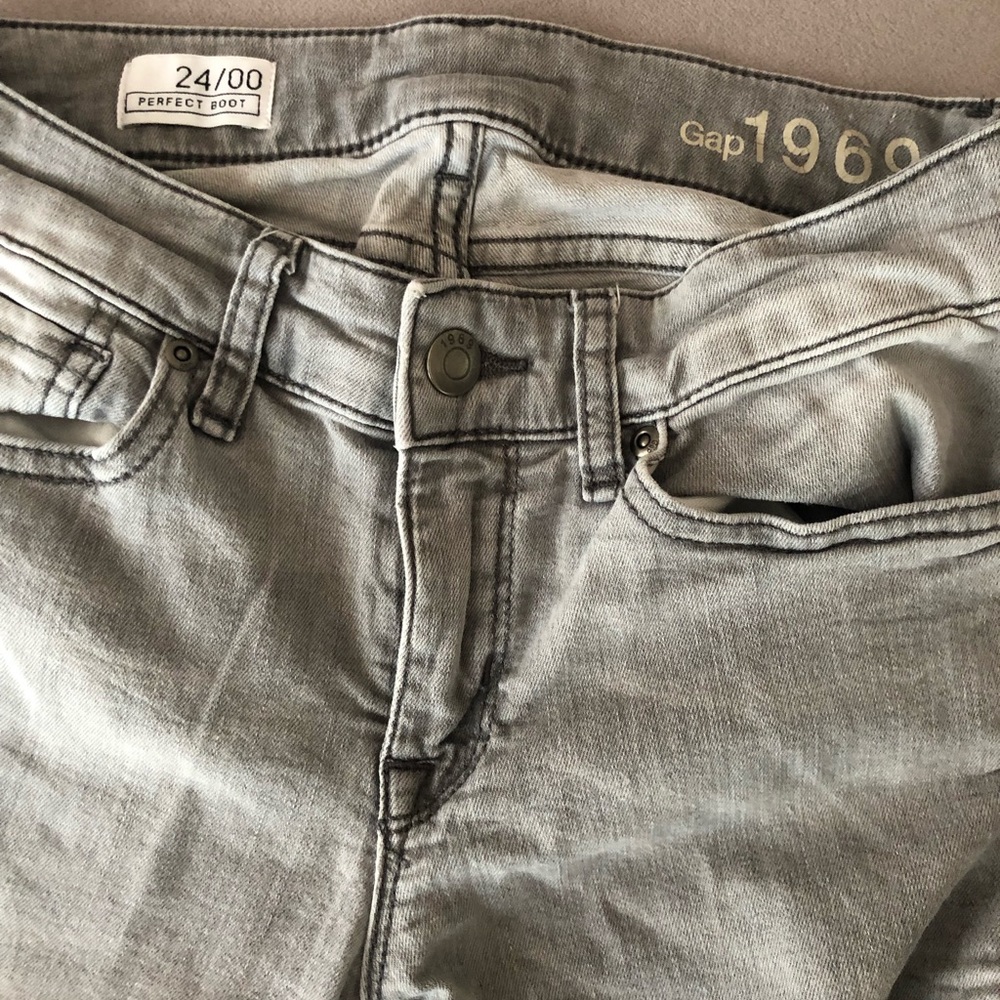 GAP 1969 women’s jeans.